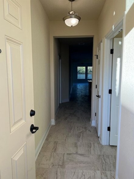 Building Photo - 704 Falkland Trace