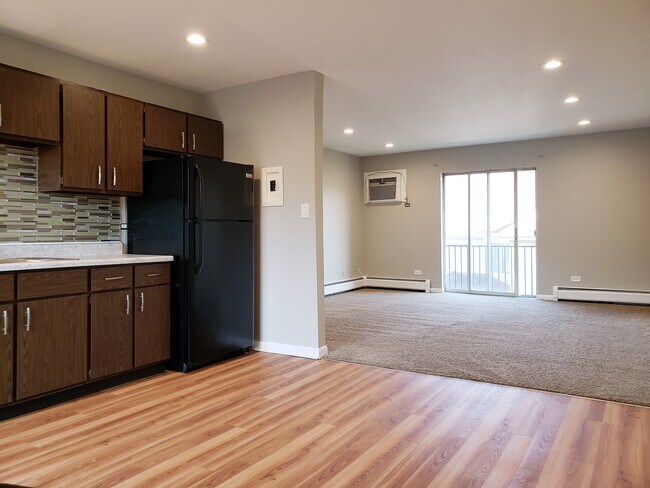 Building Photo - 326 S Cass Ave