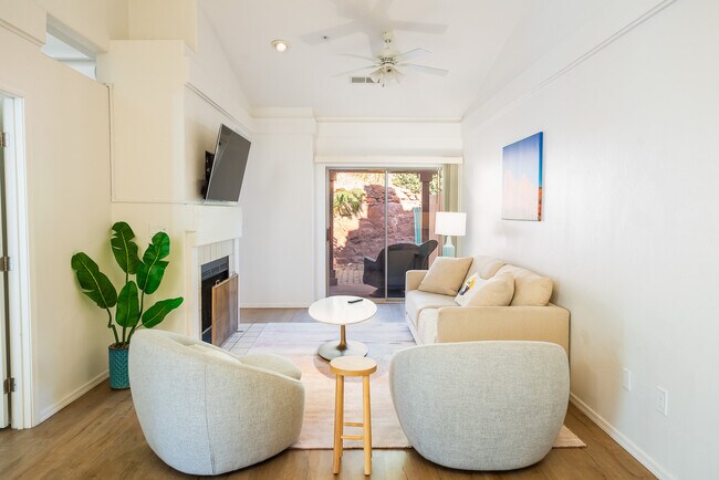 Foto del edificio - 102 Pine Leaf Ln