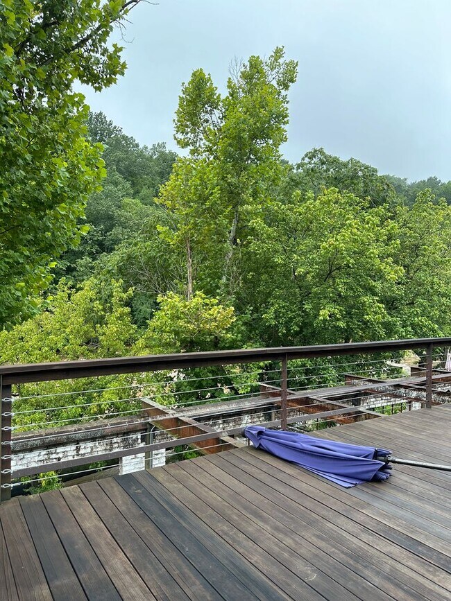 Foto del edificio - 1 bedroom condo on the river