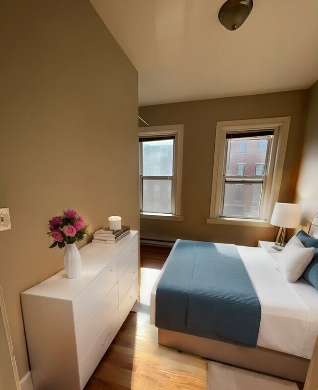 Foto del edificio - Beautiful Three Bed Right Near The Blue Line