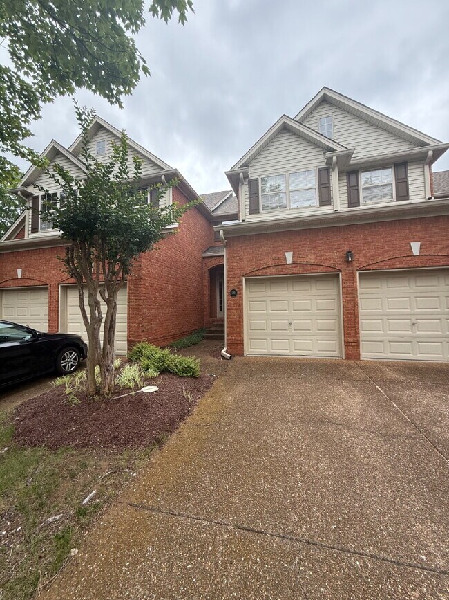 Foto del edificio - "Spacious 3-Bedroom Gem in Brentwood – FENCED yard. Modern Comfort with 2.5 Baths and 1850 Sq Ft!"