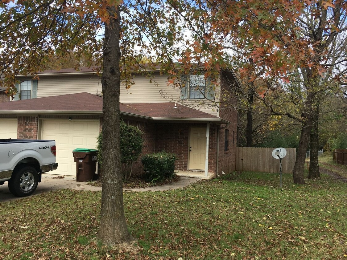 507 Valley Dr Unit 5072, Russellville, AR 72802 Room for Rent in