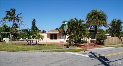 Building Photo - 4361 SW 49th Ct