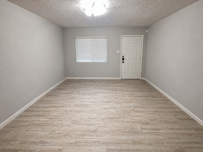 Foto del edificio - AVAILABLE NOW; APPLY AT OUR WEBSITE TODAY!