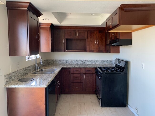 Building Photo - 16532 Regina Cir