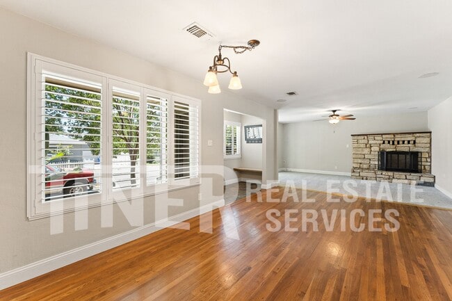 Building Photo - 705 Orange Grove Way
