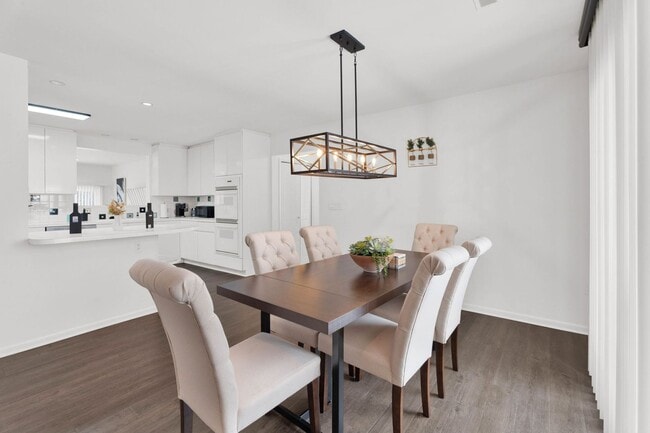 Building Photo - 3BD ROOM RANCH - PRIVATE LOT - FURNISHED - BLOOMFIELD HILLS