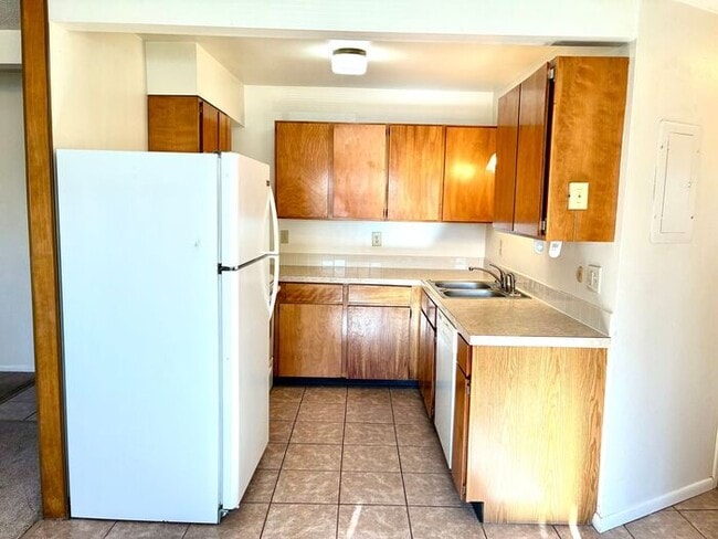 Building Photo - *** MOVE-IN SPECIAL 50% off the First Month*** Great 2 bed 1 bath within 1 mile of CSU!