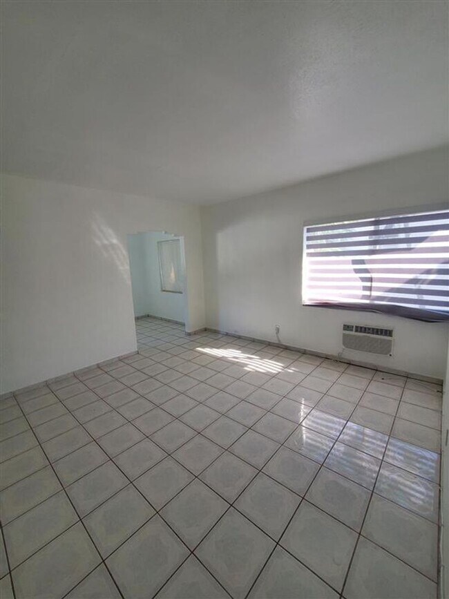 Building Photo - 965-975 Biarritz Drive
