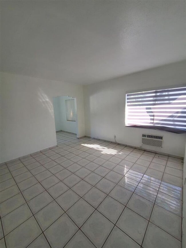 Photo - 965-975 Biarritz Drive Apartment