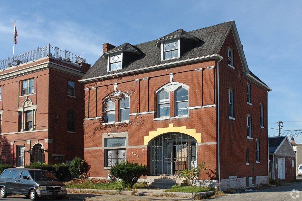 Primary Photo - 844 S 2nd St