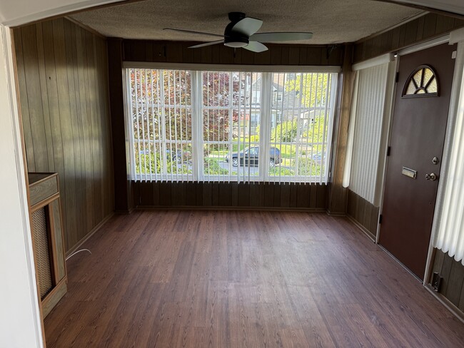 Building Photo - 5637 Wyndale Ave