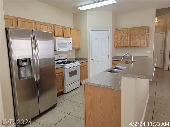 Building Photo - WONDERFUL SE HOME IN GATED COMMUNITY!