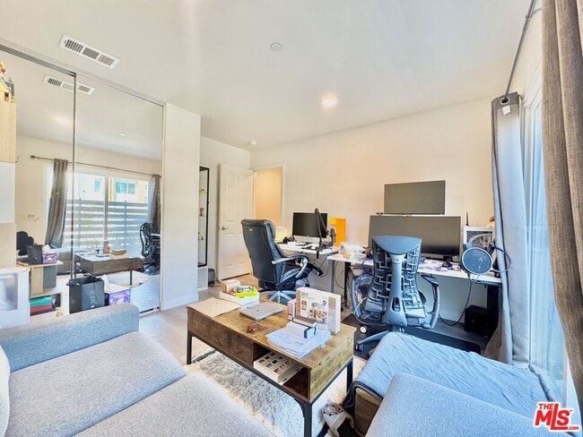 Foto del edificio - 14430 Strawberry Ln