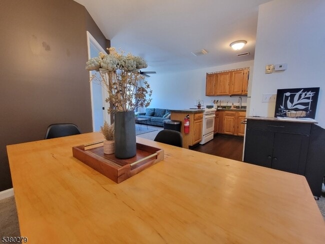 Building Photo - 272 US-206