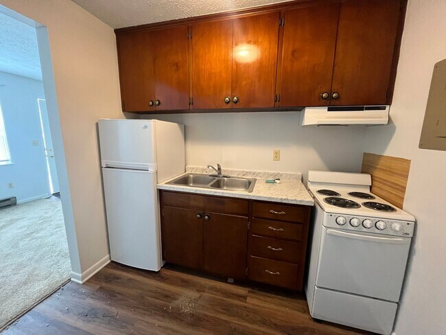 Building Photo - One bedroom apartment on Rockingham Drive