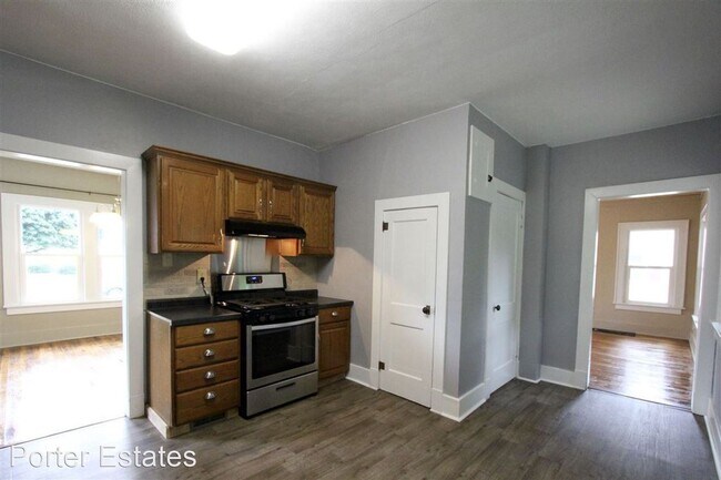 Building Photo - 3 br, 1 bath House - 615 N. First St.