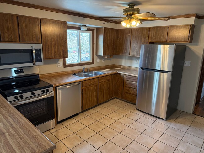Building Photo - Charming 4-Bed Retreat on 2 Acres with Barn & Garage