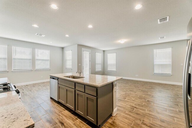 Building Photo - 157 Riverhill Dr