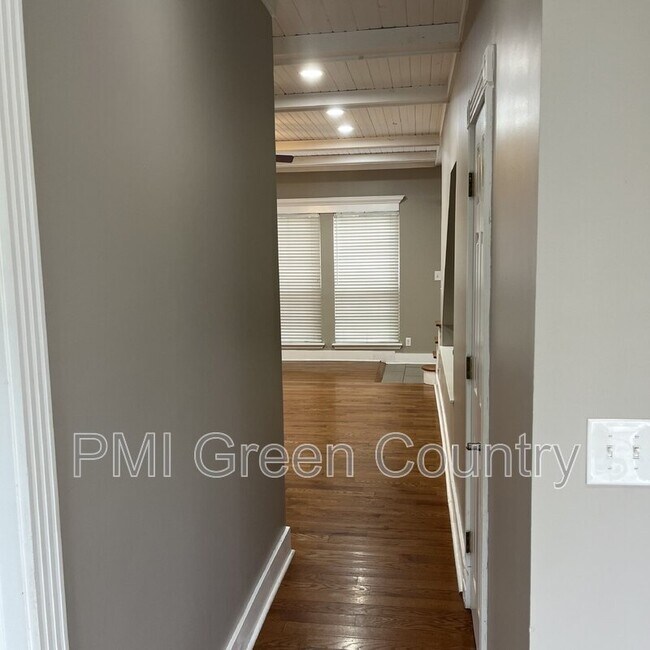 Building Photo - 1608 S Kalanchoe Ave W