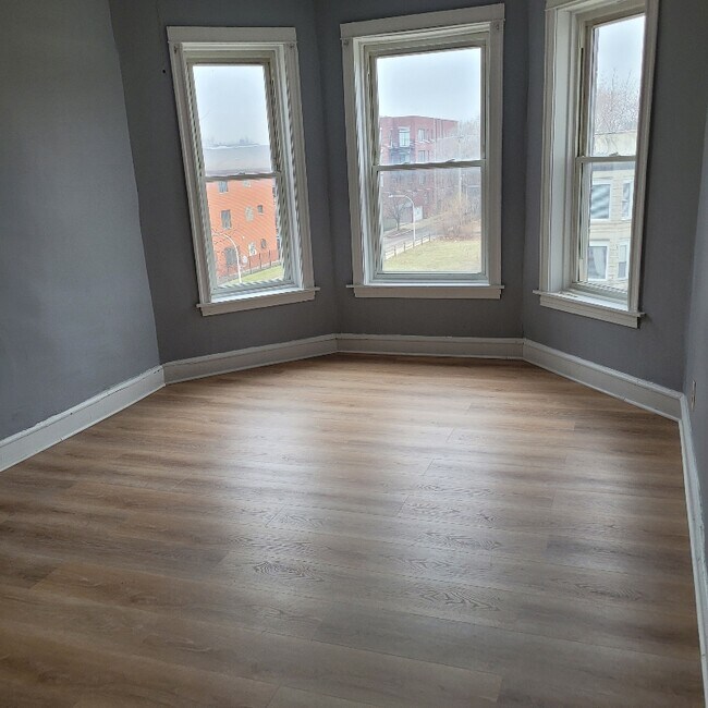 Foto del edificio - 5213 S Indiana Ave