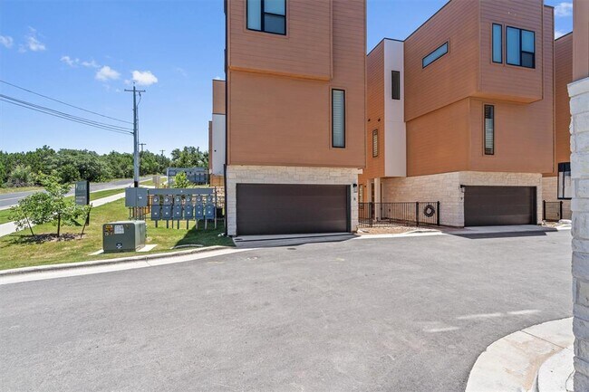 Foto del edificio - 6823 Wolfcreek Pass