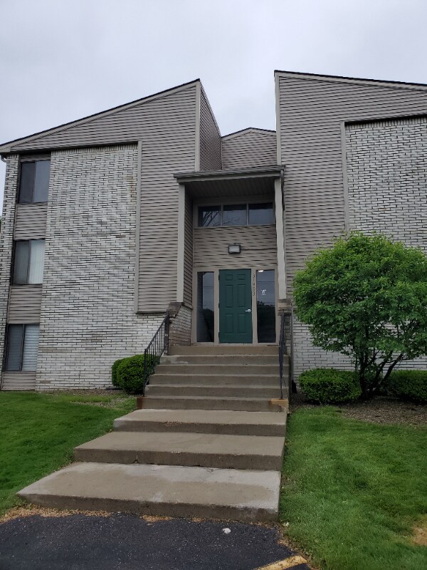 Building Photo - 31993 W 12 Mile Rd