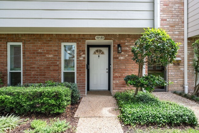 Foto del edificio - 10180 Longmont Dr