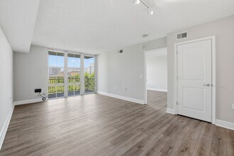 Building Photo - 11800 Sunset Hills Rd