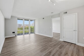 Building Photo - 11800 Sunset Hills Rd