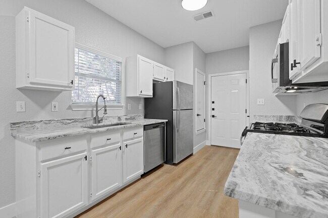 Building Photo - 3318 Blumie St