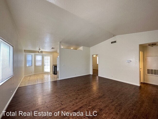 Building Photo - 3 br, 1.5 bath House - 8005 Celestial #201