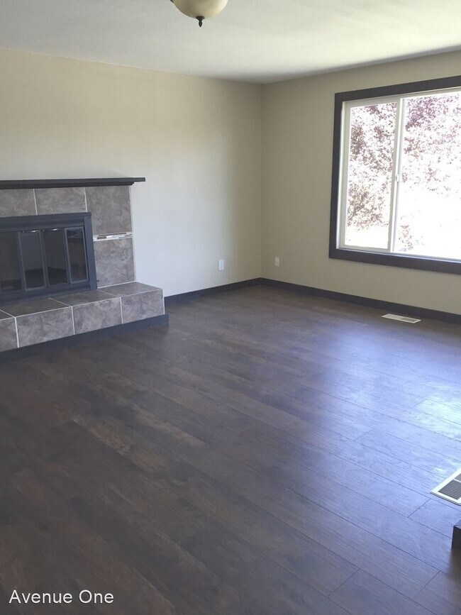 Building Photo - 3 br, 2.5 bath House - 12533 SE 75th Place