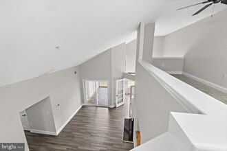 Building Photo - 6520 Lake Park Dr