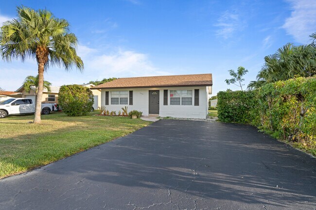 Building Photo - 9500 NW 74th Ct