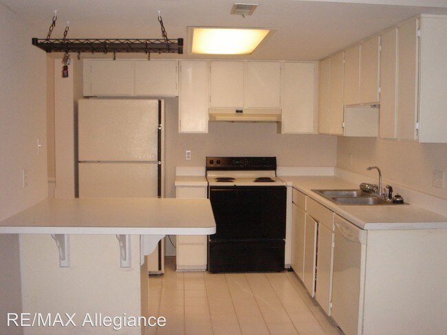 Building Photo - 1302 Sierra Dr