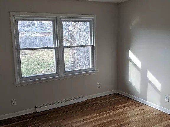 Dormitorio 2 - suelo de madera noble - 1806 Eastview Dr