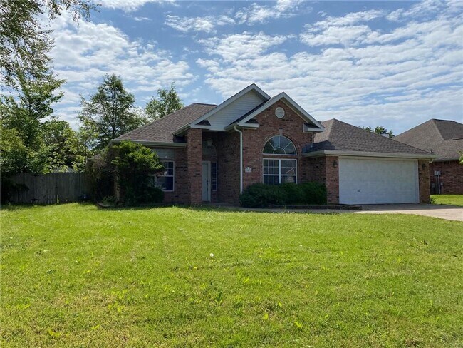 Building Photo - 304 Coachlight Dr
