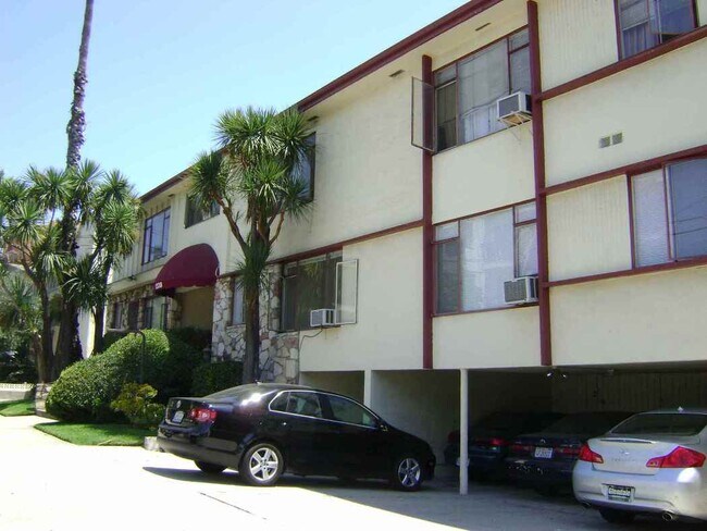 Building Photo - 1338 N Vista St