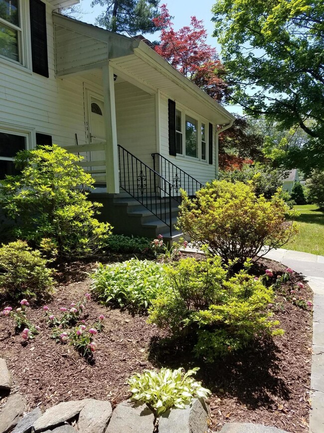 Building Photo - 33 Long Meadow Rd