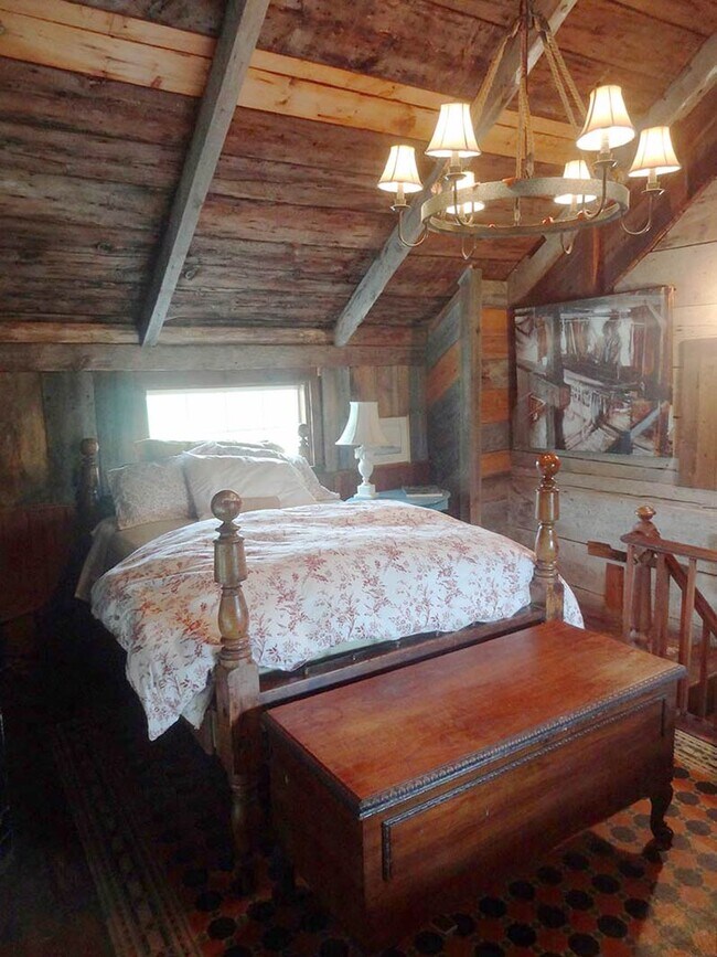 Building Photo - 53 Falls Bridge Rd