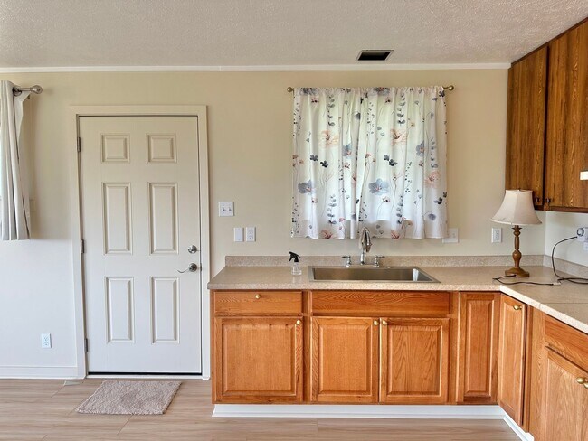 Foto del edificio - Newly Renovated 700 Sq. Ft. Attached Studio for Rent – Wailuku