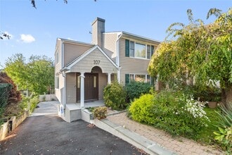 Building Photo - 107 Lincoln Ave