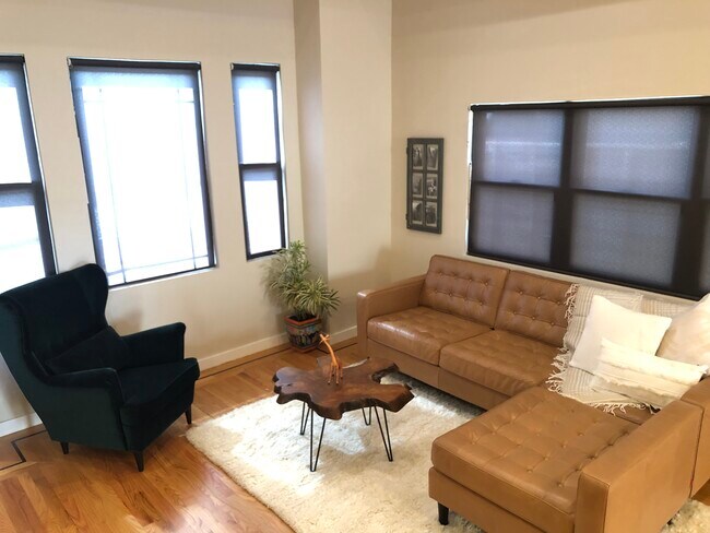 Foto del edificio - 3714 E 12th St
