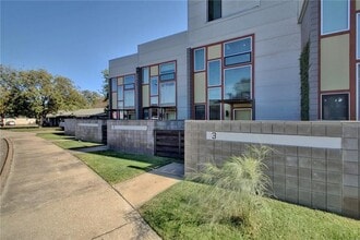 Building Photo - 502 W 55th St