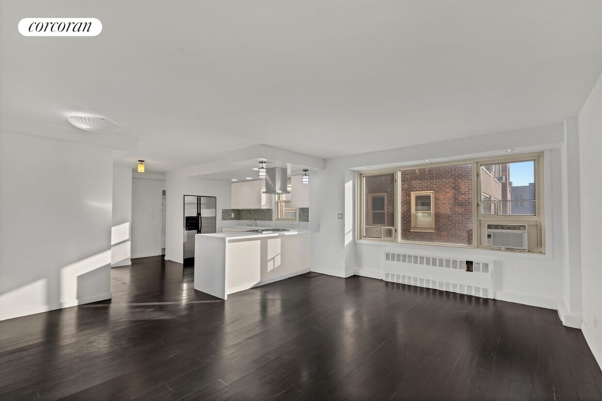 Primary Photo - 900 W 190th St