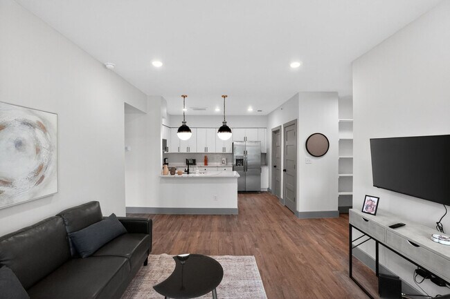 Foto del edificio - 2450 Wickersham Ln