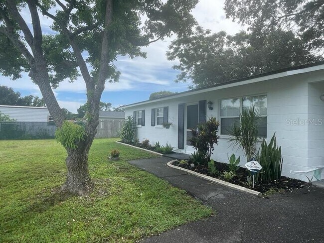 Foto del edificio - 9244 Cyril Ct