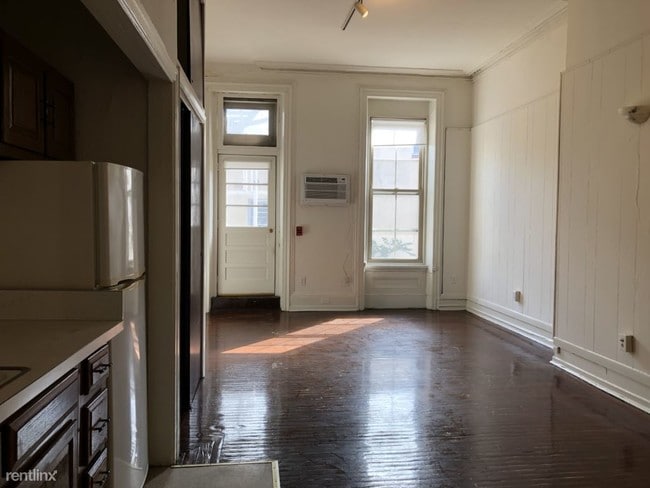 Building Photo - 319 S 12th St
